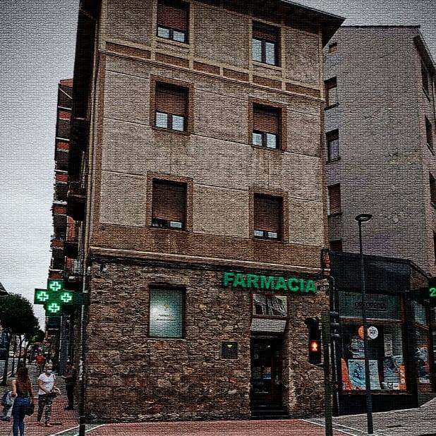Fachada de la farmacia Jon Carral Tellitu